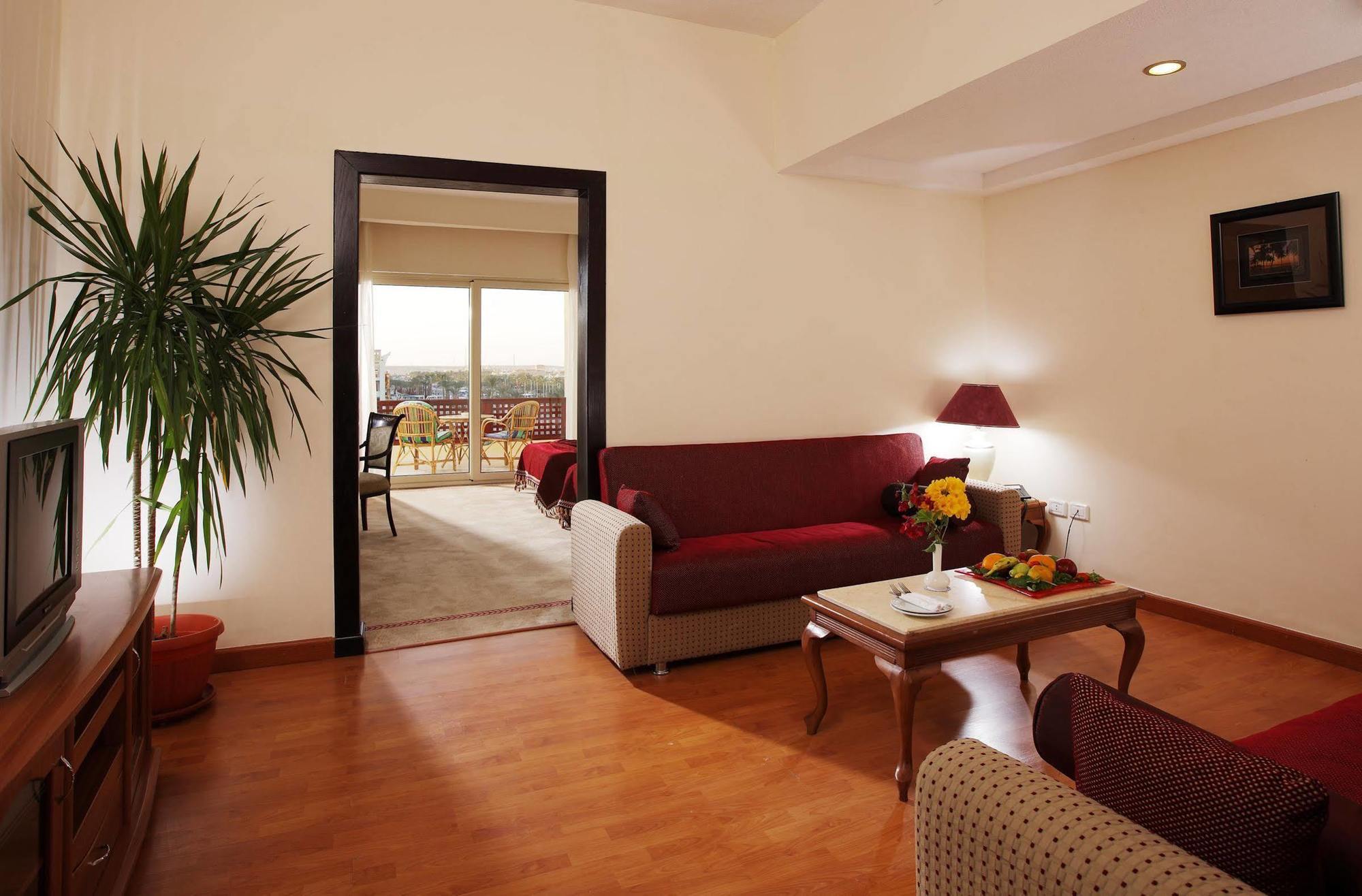 Golden 5 Sapphire Suites Hotel Hurghada Exterior photo